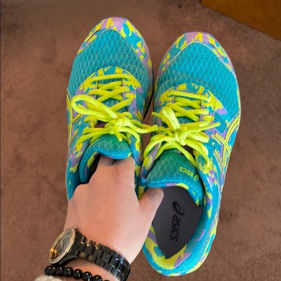 ASICS - Picture 1 of 3